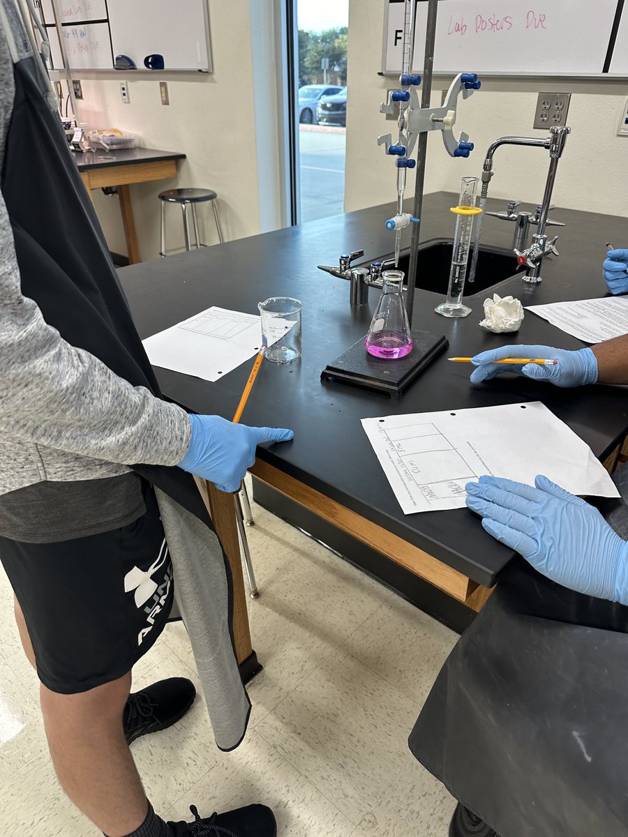 Students in Katie Thompson’s AP Chemistry class perform titration and mathematical analysis to determine the molarity of a solution. ⁦<a href="/McKinneyNorthHS/">McKinney North HS</a>⁩ #ThisIsNorth #curiouscreativeconnected