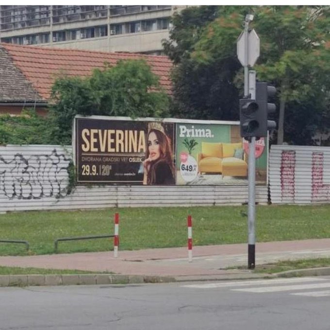 MihailoBezJ's tweet photo. Sta pise na reklamama? https://t.co/hHFGj6ecuN