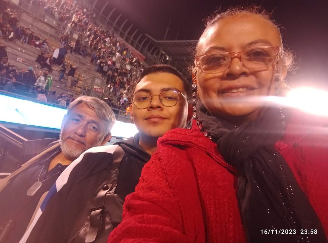 gabymape00's tweet photo. @aesquinca @alfa913fm @PaulMcCartney #McCartneyEnAlfa Mi hijo Fan desde chiquito, aquí su primer concierto en el 2010 sino me equivoco, ha ido a todos los conciertos y me gustaría darle a él y a mi esposo el regalo de poder estar con Paul ☺️ https://t.co/KGuldbxVpG