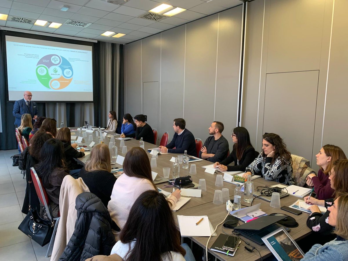 Cavalieri_D_'s tweet photo. Employer branding, coinvolgimento, valorizzazione del team e una combinazione vincente di Marketing, Sales &amp; People: sono gli elementi centrali del progetto avviato di recente con un gruppo selezionato di farmacisti, specialisti e manager di #PHOENIXPharma. 
#pharma #retail https://t.co/ch7sJRKYCM