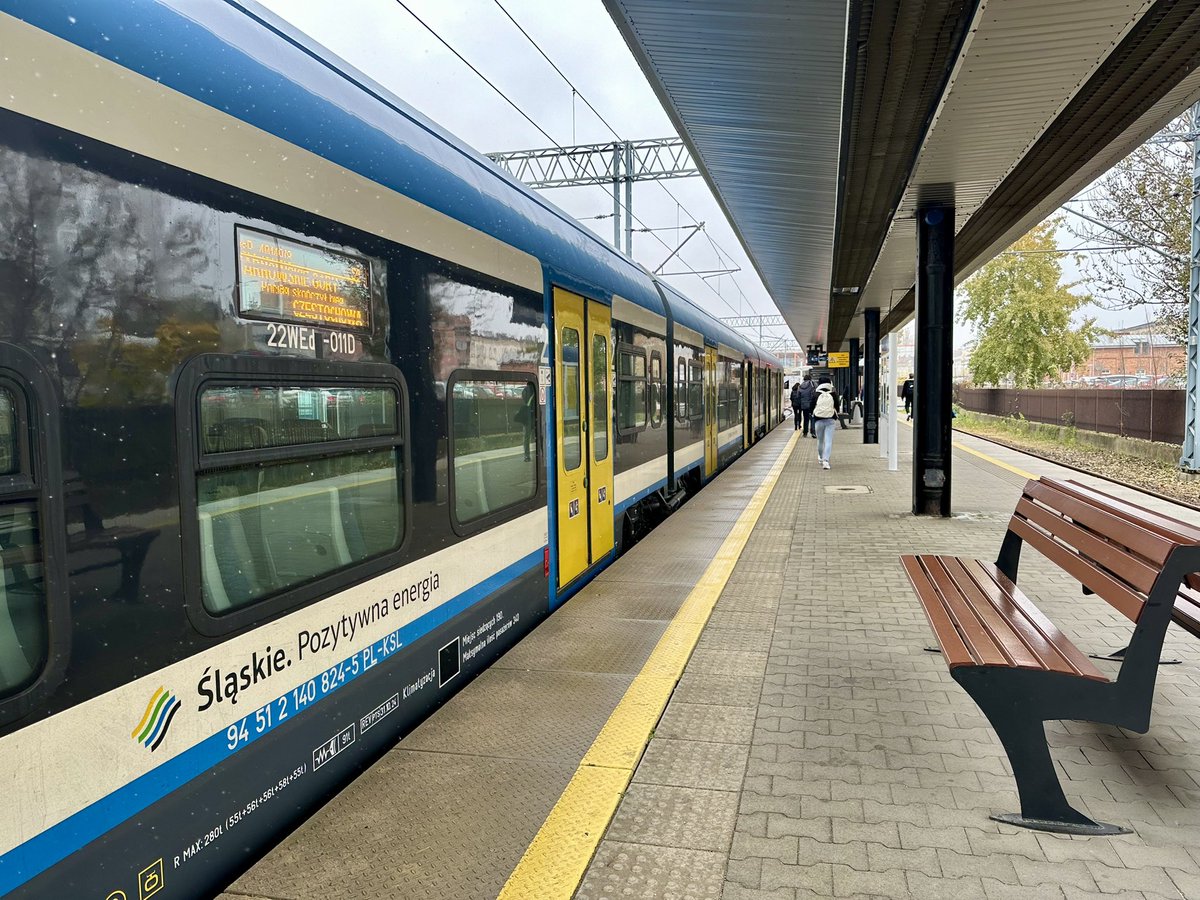 MarcelKlinowski's tweet image. Punktualnie z 🚈 #KŚ40149, przesiadka w Częstochowie i 5️⃣. etap podróży, czyli 🚄 #IC4524 #Kormoran do Koluszek, żeby z powrotem przejechać do woj. #świętokrzyskie.go, tym razem od strony @lodzkiePL.

#PociągiemPrzezPolskę