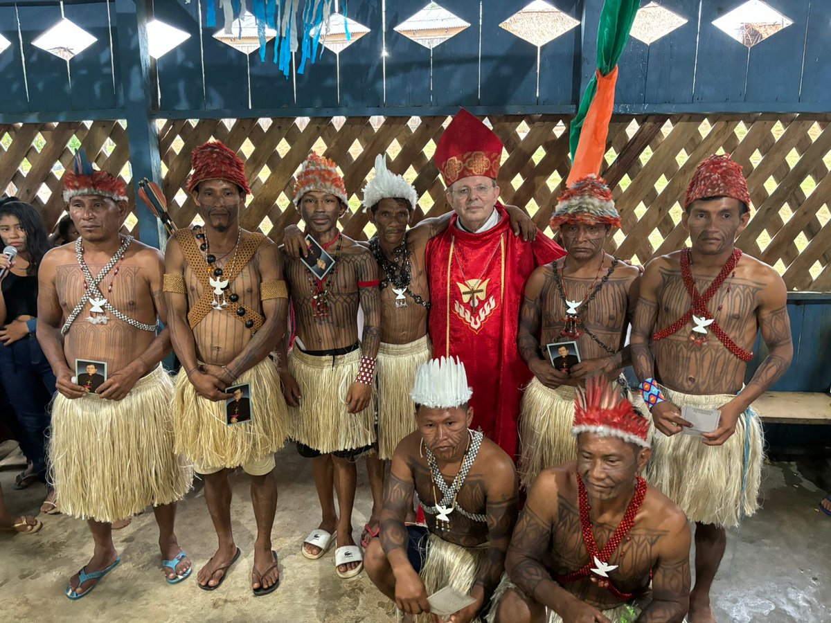 Dom Wilmar Santin, nosso Bispo da prelazia de Itaituba, Pará, no rio cururu em missão... Amém e salve Maria !!🔥🕊️😍❤️🙏🙏🙏