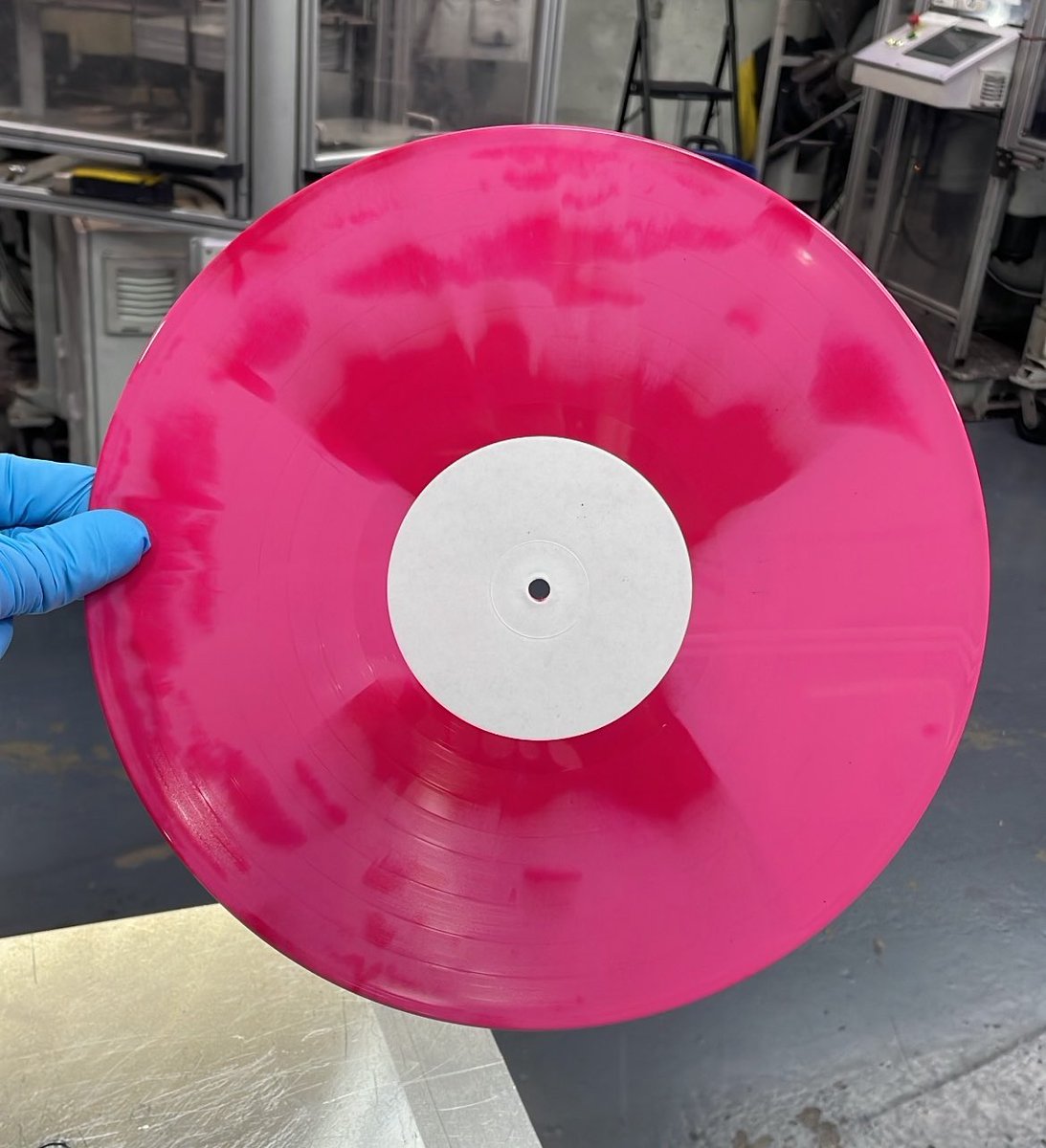 MicroforumVinyl's tweet photo. Pink… it was love at first sight. #vinyl #madeatmicroforum #colouredvinyl #vinylrecords #toronto #art #wemadethis #records #pink https://t.co/Smdu6mM1cC