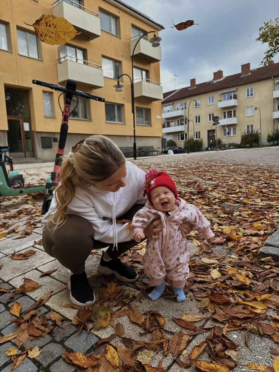 Alltså stanna tiden. Hur kan hon redan i veckan bli 6 månader. Föddes ju typ igår?!👶🏼🩷
