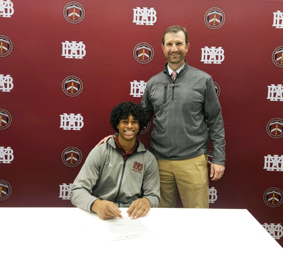 MBABigRedBball's tweet photo. Committed ----> Signed

Collin O'Neal makes it official this morning and signs to continue his playing career at Furman University.  Congrats Collin! https://t.co/d9jtLjlVKC