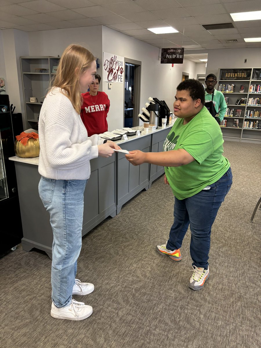 BRmeganreece's tweet photo. We love our BR adults! To celebrate Thanksgiving, we ask students to tell us why they’re thankful for our teachers. Our #WildBeanCatfe then serves them coffee, cookies, and their student written notes 🍂🤎 My most favorite way to celebrate our staff 🫶 #WildcatPride #WERBR https://t.co/JdBqbyYSPu