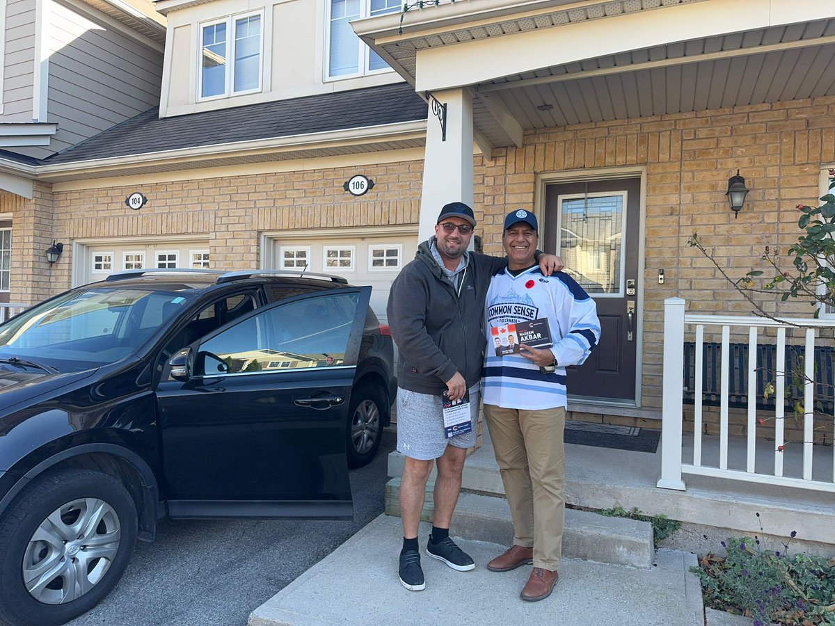 NadeemAkbar2026's tweet image. Listening to your stories and priorities keeps us moving forward with purpose. Another fruitful day of door-knocking in Burlington North-Milton West!

#TimeForChange #TrudeauHasToGo #ConservativeSolutions #CarbonTax #Milton #Burlington #CdnPoli #AxeTheTax