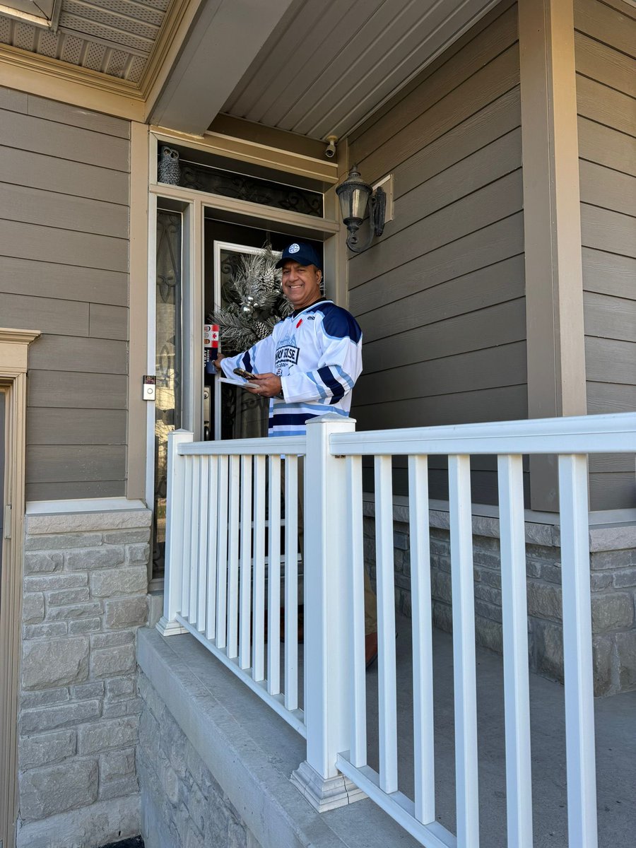 NadeemAkbar2026's tweet image. Listening to your stories and priorities keeps us moving forward with purpose. Another fruitful day of door-knocking in Burlington North-Milton West!

#TimeForChange #TrudeauHasToGo #ConservativeSolutions #CarbonTax #Milton #Burlington #CdnPoli #AxeTheTax
