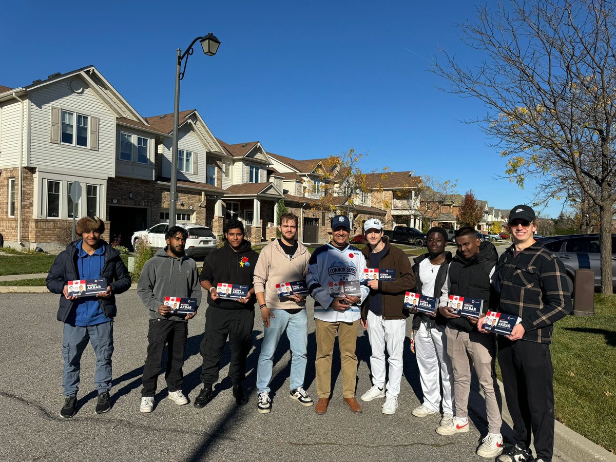 NadeemAkbar2026's tweet image. Listening to your stories and priorities keeps us moving forward with purpose. Another fruitful day of door-knocking in Burlington North-Milton West!

#TimeForChange #TrudeauHasToGo #ConservativeSolutions #CarbonTax #Milton #Burlington #CdnPoli #AxeTheTax