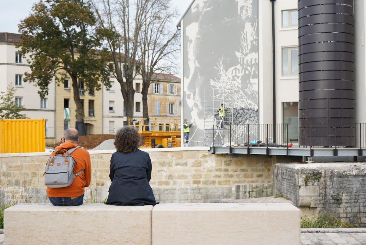 #Niort La fresque réalisée sur la façade de la Fabrique à Port Boinot par l'artiste de renommée internationale <a href="/vhils1/">Vhils</a> est terminée. 
Elle complète la galerie de graphs à ciel ouvert constituée par la <a href="/Winter_Galerie/">Winterlong Galerie</a>. Le vernissage aura lieu au printemps prochain.
