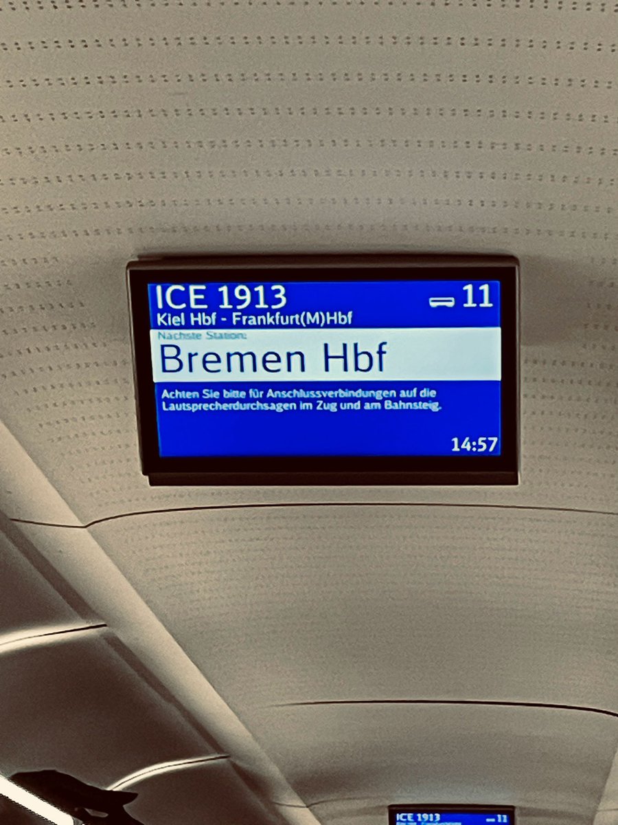 DB-Schaffner soeben, nachdem die Fahrt fortgesetzt wurde: „Wer ist in der Stadt zugestiegen, die KEINER braucht?“ 
#Bremen