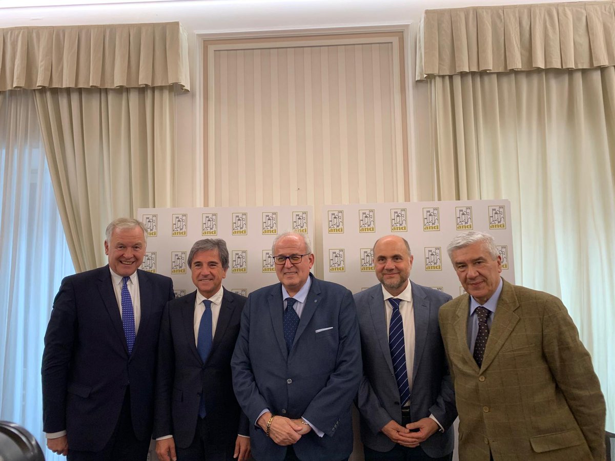 comuni_anci's tweet photo. 🔹Go!2025🔹
“Capitale europea della Cultura 2025 è il dialogo che cura le ferite del passato” I @roberto_pella alla conf stampa di presentazione in Anci con i sindaci @rodolfoziberna (Gorizia) e #SamoTurel (Nova Gorica)
Info qui: https://t.co/yzQRfoZ5Ep https://t.co/UWT2V20Oat