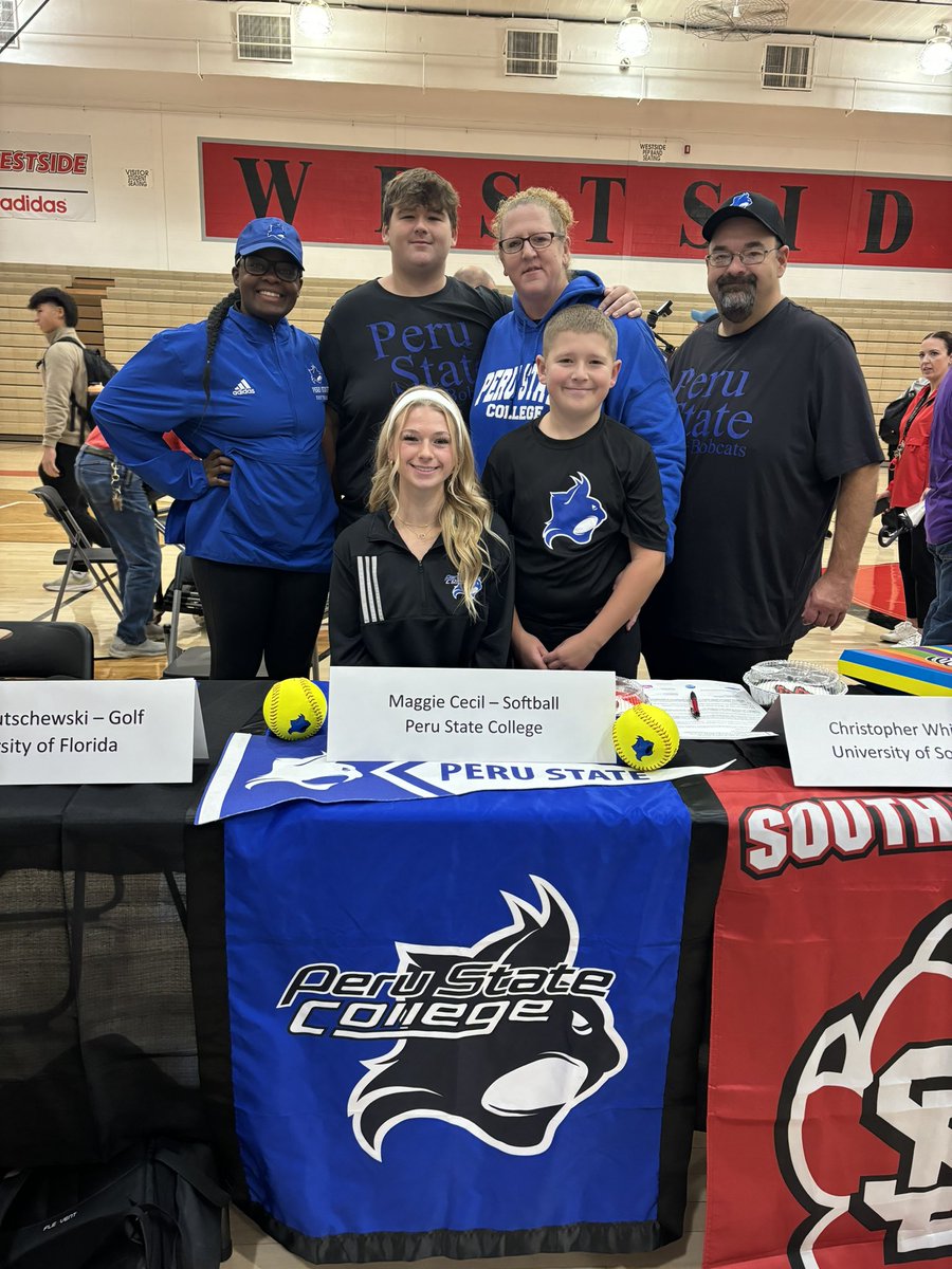 maggiececil10's tweet photo. So blessed and excited!! Can’t wait for the next 4 years💙🥎 Go Bobcats!! #itsoffical https://t.co/HhhkTnfyOQ