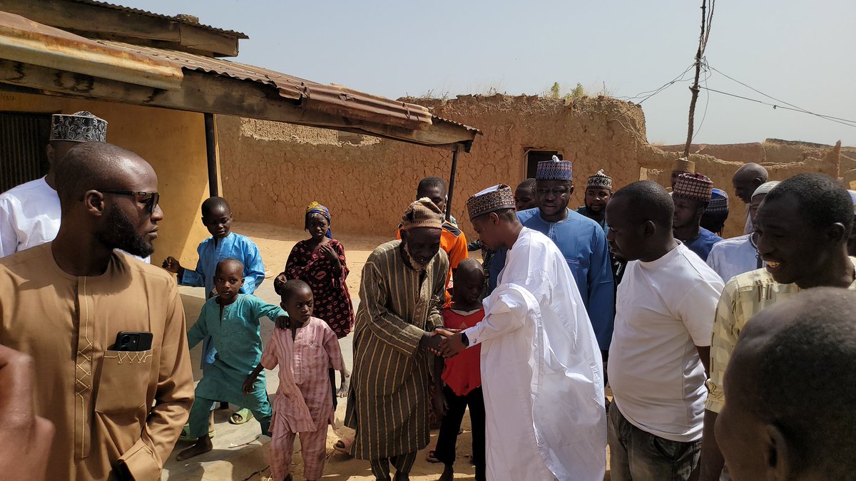 AbuKusada's tweet photo. #KiKProject2024
Over 30 communities across my constituency have so far benefited from the ongoing installation of solar street lights, the purpose is to enhance the security of our people. https://t.co/9M3jEJvva7