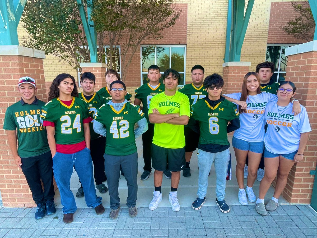Coach James McCall (@jamccall14) on Twitter photo 👏👏👏 and a huge shout out to our <a href="/SAHolmesSports/">SA Holmes Athletics</a> Servant Leaders who went to <a href="/NISDmartin/">Jim G. Martin ES</a> this am to help start their day the right way!
#BestisTheStandard😤
#HFND🐾💪 👏👏👏 and a huge shout out to our <a href="/SAHolmesSports/">SA Holmes Athletics</a> Servant Leaders who went to <a href="/NISDmartin/">Jim G. Martin ES</a> this am to help start their day the right way!
#BestisTheStandard😤
#HFND🐾💪
