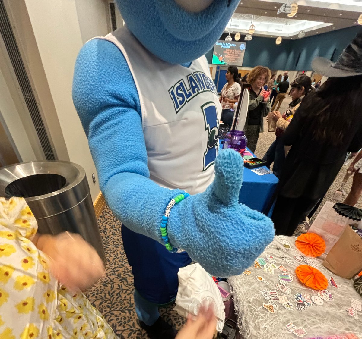 Counseling and Educational Psychology grad students held a booth at the Mental Health Spooktacular, spreading awareness of mental health by offering snacks, suicide awareness pins, and bracelet making for self-care to help de-stress. Even Izzy got a friendship bracelet!
#TAMUCC