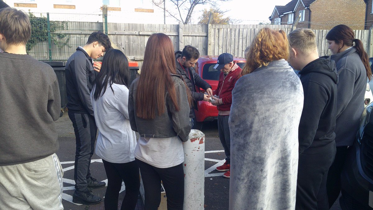 SwindonEotas's tweet photo. A week of Remembrance writing and activities culminating in a spectacular celebration at Oakfield.
Students wrote war messages home which they attached to pigeons to fly home.
Lots of interest in home messages were sent from all involved. https://t.co/RqfxvjGtOD