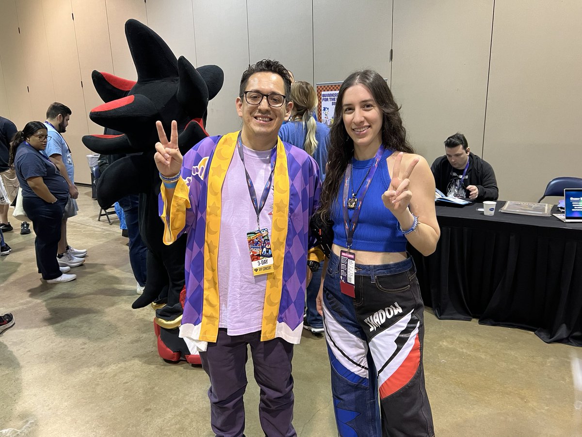 Shutendo64's tweet photo. Shout out to the peeps I got to meet at the event. @JesssAdel @teresajanedavis @EmoSonic02 @Jackbotnik https://t.co/CpxRfQ3fUj