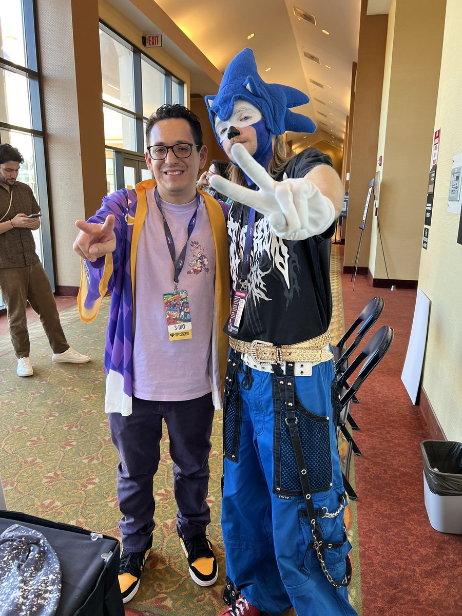Shutendo64's tweet photo. Shout out to the peeps I got to meet at the event. @JesssAdel @teresajanedavis @EmoSonic02 @Jackbotnik https://t.co/CpxRfQ3fUj