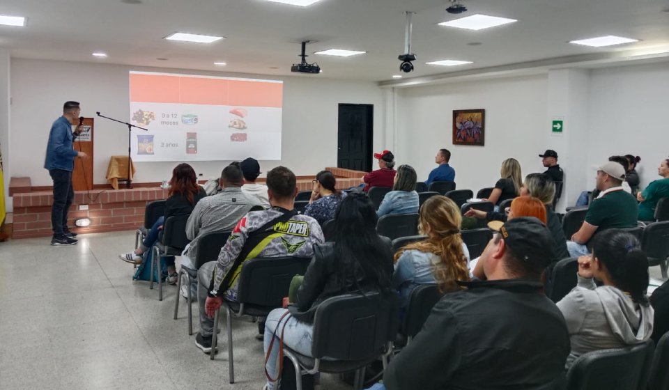 CentralGanadera's tweet photo. Central Ganadera como Referente de Buenas Prácticas de Manufactura.
Conoce más: https://t.co/ZtKKZYjBDq https://t.co/P7lOmsVn9M