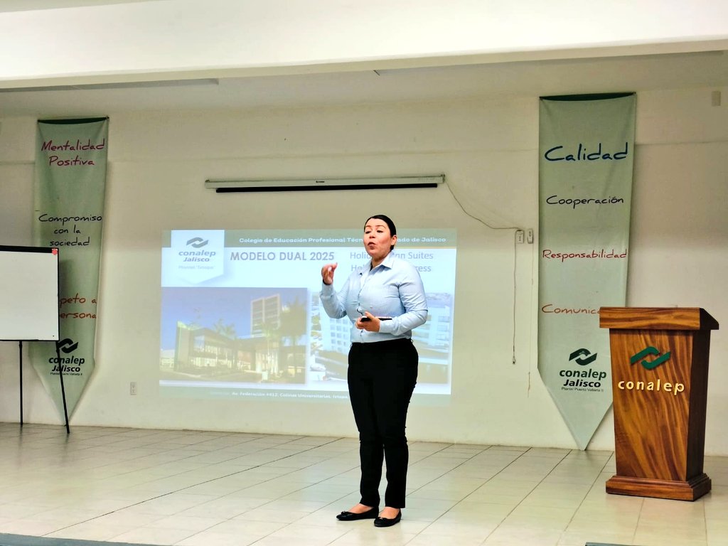 Jgpm12Jose's tweet image. La Gerenta de RH del Hotel Holiday Inn Suites y Holiday Inn Expréss también haciendo promoción del #ModeloDual para la carrera de PTB Turismo en el Plantel #ConalepVta2

@fanny_valdivia 
@brauliovazquez