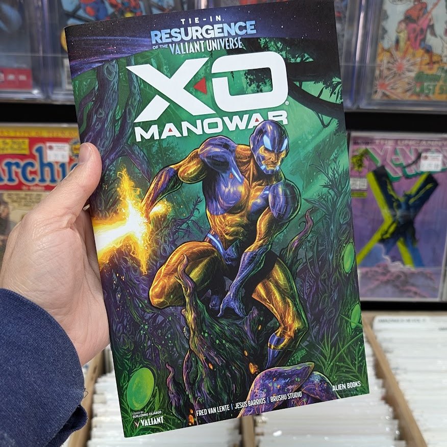 ValiantComics's tweet image. X-O is back!
@fredvanlente & Jesus Barrios strand Aric on an alien planet and turn his armor against him!
Look for this special X-O MANOWAR: RESURGENCE tie-in at your local comic shop today!