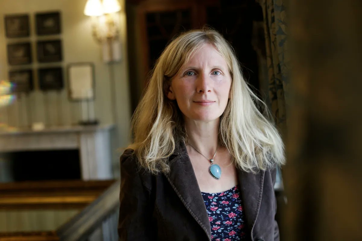 lecturass's tweet image. “Escribir me ha salvado la vida (...) Me siento cuerda cuando escribo, mis nervios se relajan. Me siento cuerda, cuerda. Soy feliz..."

"Un malestar indefinido", de #SamanthaHarvey
#BookerPrize2024 con "Orbital", que publicará #Anagrama en castellano. 

lecturassumergidas.com/2022/06/30/las…