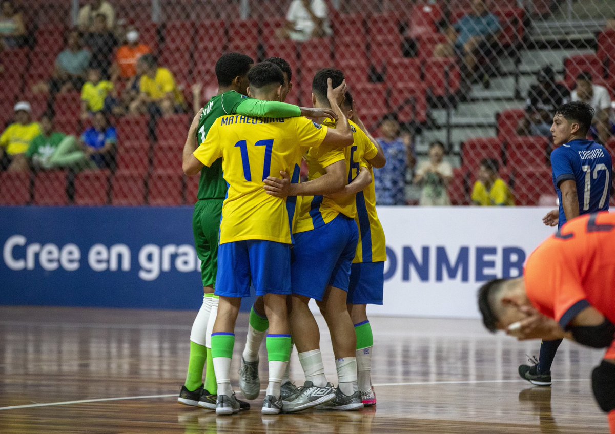 brfutsaltour's tweet photo. O Brasil conquistou o título da CONMEBOL Liga Evolução de Futsal Zona Norte ao empatar com a Colômbia, adversária direta na disputa. https://t.co/6FfY1CHZYK