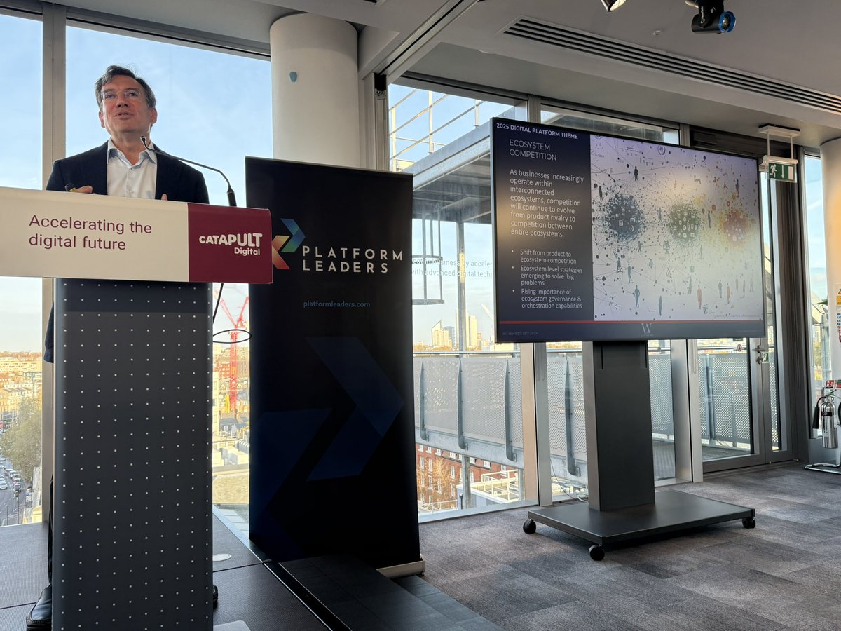 LaunchworksCo's tweet image. .@BenoitReillier presenting @LaunchworksCo Digital Trends for 2025 at the @PlatformLeadrs event #platformleaders