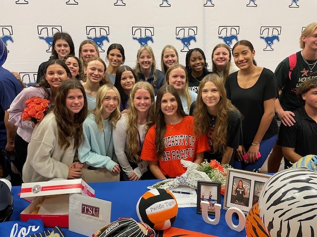 She's signed and excited about the opportunities ahead with <a href="/PacificVball/">Pacific Volleyball</a>!!  We love you, <a href="/juliaporath_/">Julia Porath</a> , and can't wait to see the amazing things you're going to do!!  #MFND