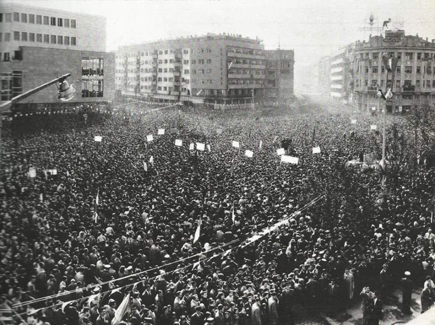 Kaurkata903's tweet photo. Вака Скопје пред 75 години ја прослави слободата. Македонските партизани тој ден го ослободија Скопје од Бугарските туристи и Германските инвеститори!!! https://t.co/R8uWNqeuoB