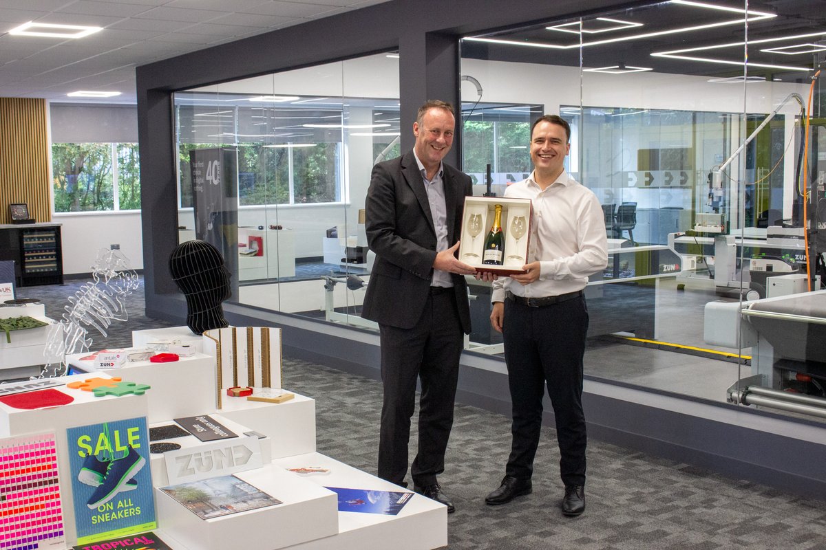Huge congratulations to Thomas Scott who recently secured three individual cutter orders in one week!

To show our appreciation, our new Sales and Marketing Director, John Kerr, presented Tom with a well-deserved bottle of champagne. 

#Zundcutter #EmployeeAppreciation #Teamwork