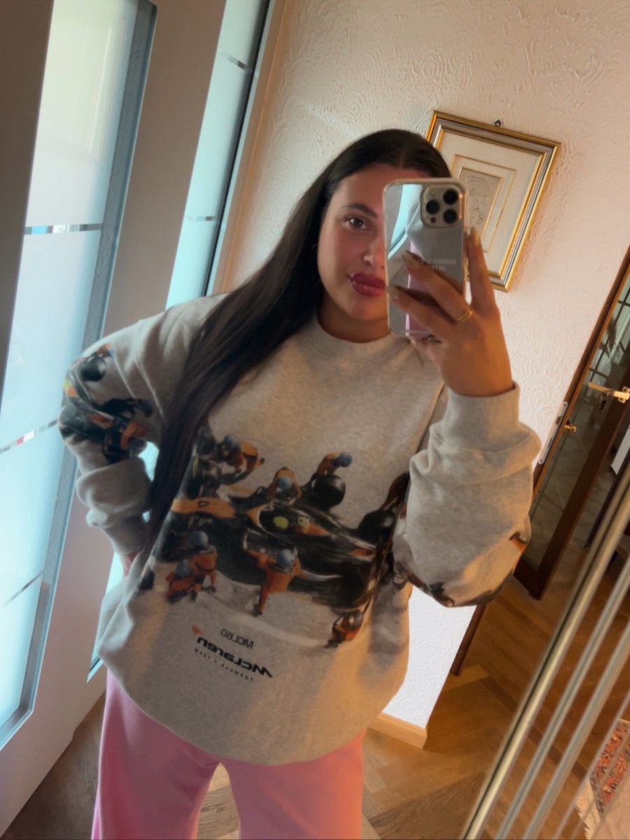 Alexandraa_De's tweet photo. Rocking this masterpiece today 🧡🏎️  #mclaren #LN4 #landonorris https://t.co/ukIX4I8rrF