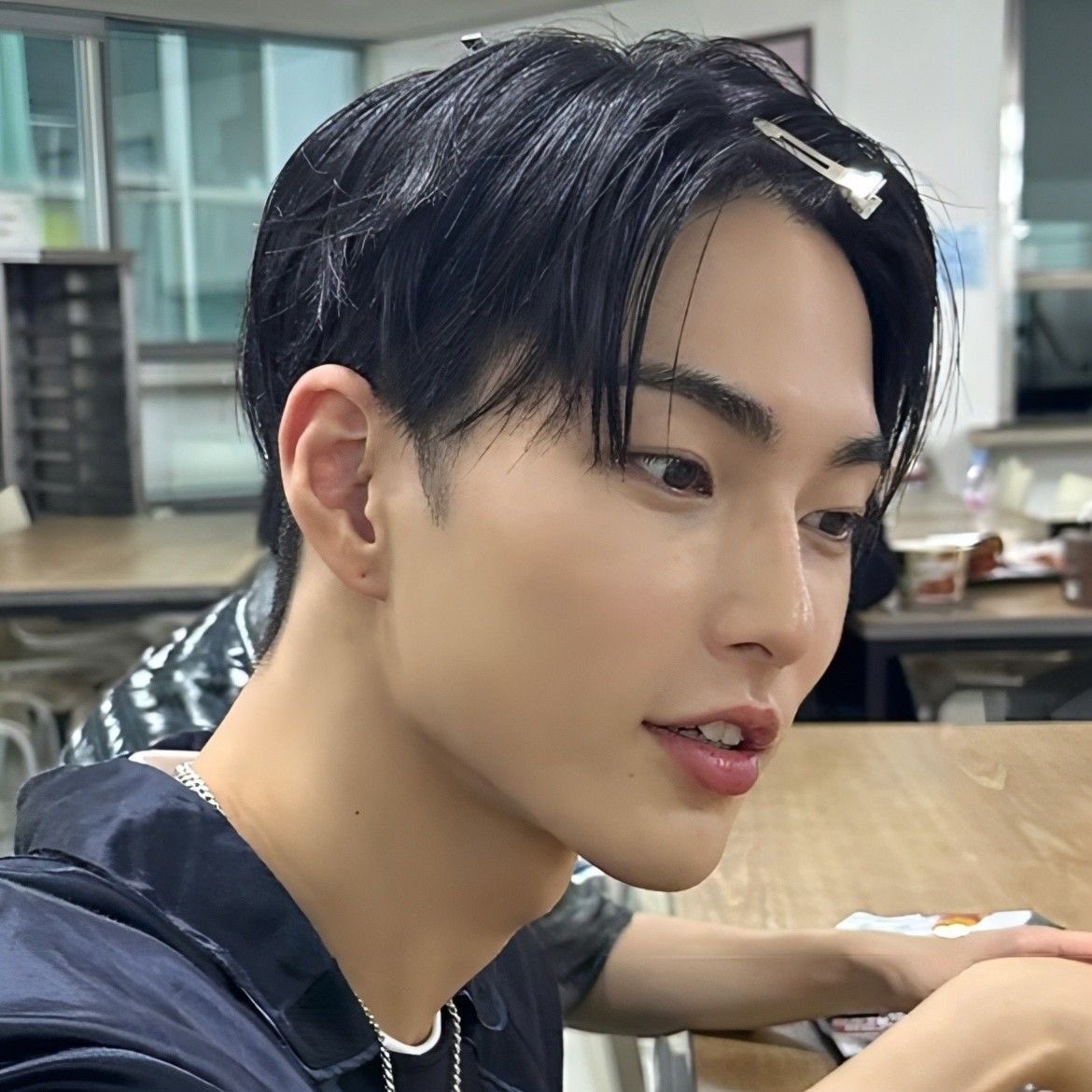 xngsmate's tweet photo. seunghan has the best eyebrows i’ve ever seen https://t.co/wMY8FGH0tz