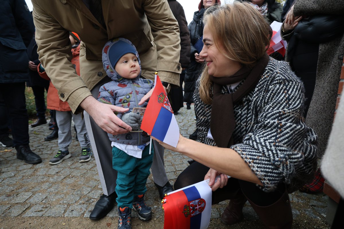 V parku Ztracenka byl vysazen Strom přátelství

Nově zasazená ambroň západní se tak stala symbolem vzájemných vztahů České republiky a Srbska, které obě strany deklarovaly již v srpnu u příležitosti podepsání Memoranda o vzájemné spolupráci. 

TZ: praha2.cz/v-parku-ztrace…