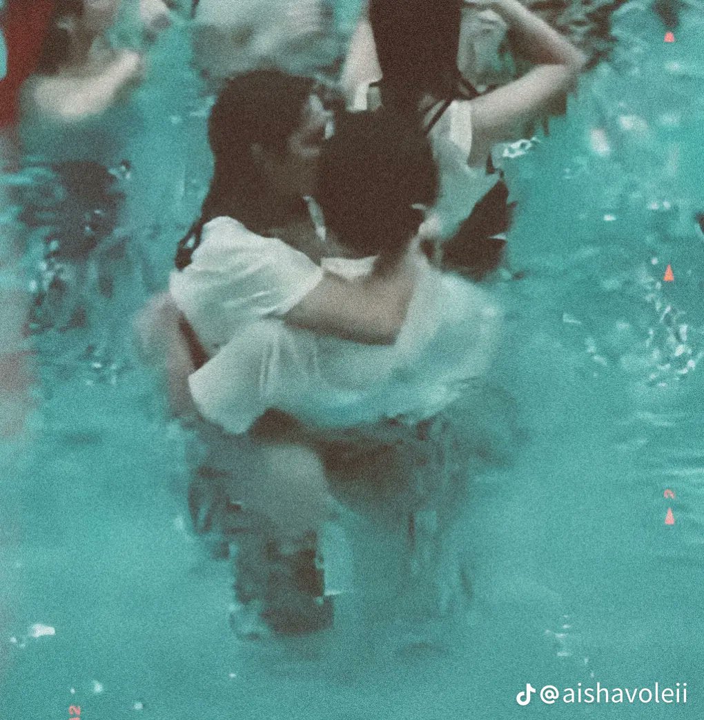 spanishlettey's tweet photo. Chasing their dreams oncam, then going back to each other's arm after. I live for JarLette offcam moments bc you know that it's not for fan service. It's real <3

Again before this day ends,

HAPPY JARLETTE TWODAY https://t.co/gZMcO3Gtqi