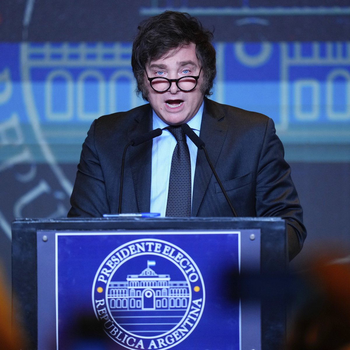 Arjantin Devlet Başkanı Javier Milei: "33 bin gereksiz kamu çalışanını ihraç edip %95 tasarruf sağladık.

Federal Kamu Gelirleri İdaresi’nden 3155 o.... çocuğunu çıkardık."