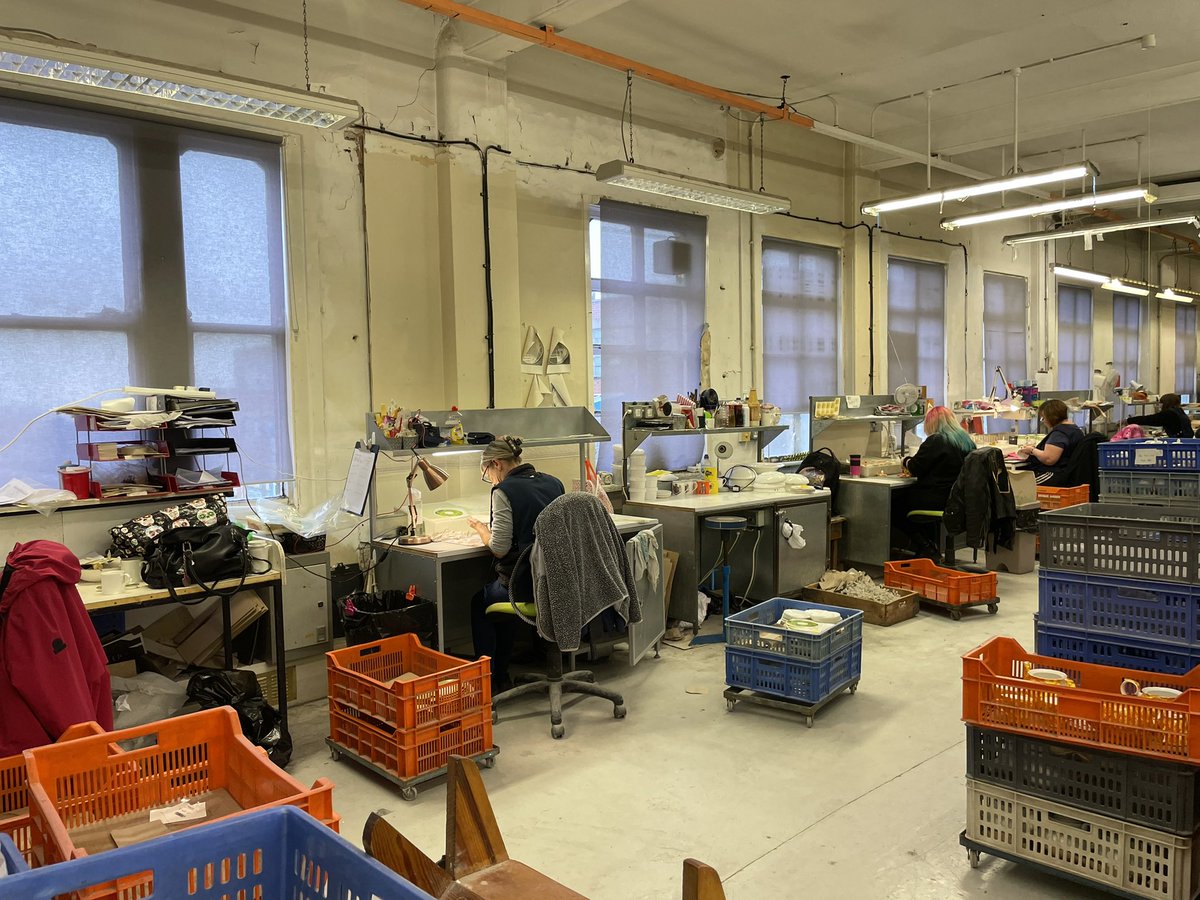 BethJohn64's tweet image. Huge thanks Jason Simms for such a warm welcome and tour of Duchess China 1888. It was wonderful to hear about your traditional and authentic production of pottery, to meet your talented team and explore ideas for collaboration #pottery #Partnerships #bringinggenerationstogether