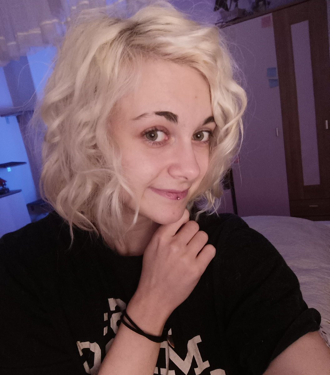 AkikoYuOfficial's tweet image. Say hello to my curls 👀 

#curls #sayhello #talktome #tiny