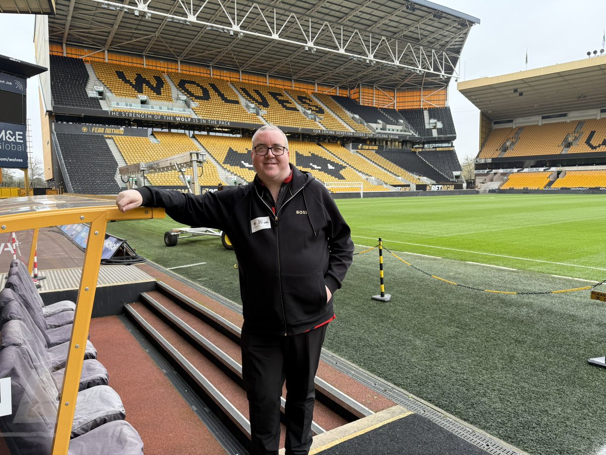sbunting180's tweet photo. Had the pleasure of visiting @Wolves to do some Sky Sports media with @GVV180 this afternoon. Not quite Liverpool 😉 but a fantastic club, great facilities and very welcoming. https://t.co/WVzyCWBvnt