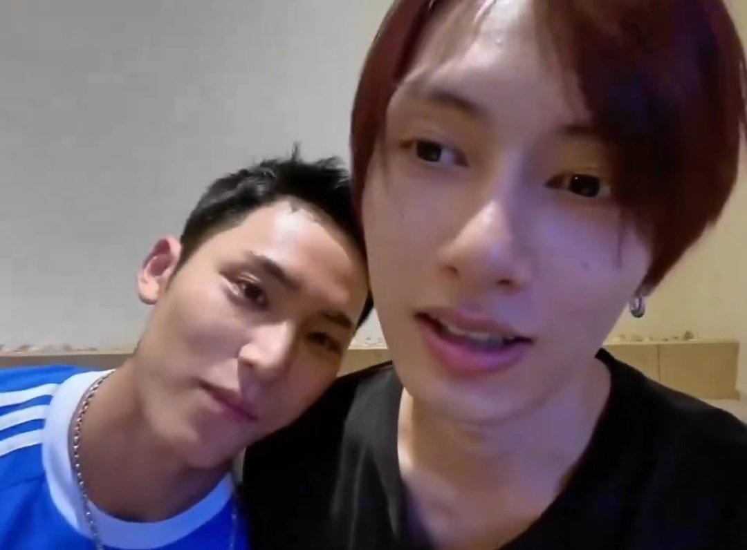 mingyuvillle's tweet photo. no one:

mingyu: https://t.co/rVsc4H7opz