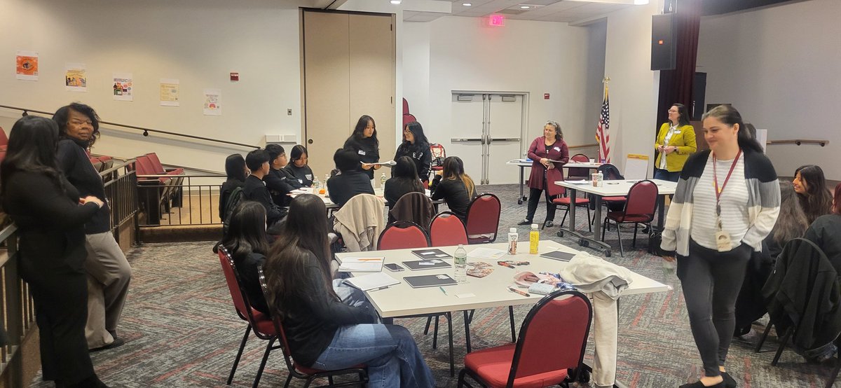 Olaculture's tweet photo. #Youth2Youth #LeadershipCon Against #SubstanceAbuse relating their OssiningComScan @MrsMingoAP_OHS @Olaculture @OssiningSchools @OHS_AP_MsQ @OHS_AP_MsQ @KimberlyMauri10 @Mary_FoxAlter #OssiningOPL https://t.co/XhHzPFabRt