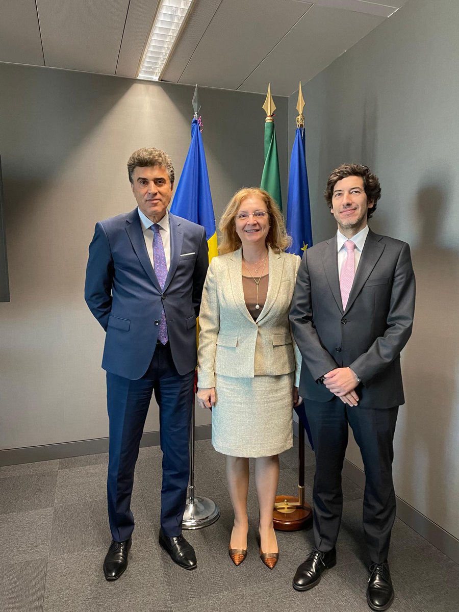 DanielaGitman's tweet photo. Insightful talks today btw Vice-president of #ARICE Doru-Claudian Frunzulică &amp; Secretary of State João Rui Ferreira @economia_pt. Excellent opportunity to explore avenues to expand 🇷🇴-🇵🇹 digital &amp; trade cooperation based on common innovative &amp; competitive potential. https://t.co/zwZAcqpxwm