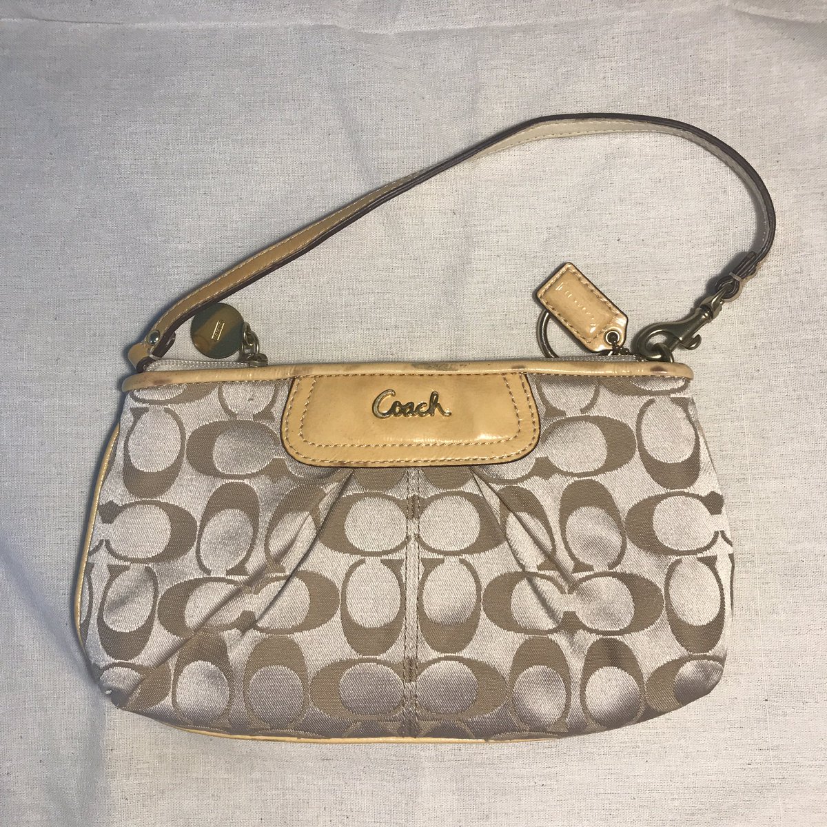 summerinaprils's tweet photo. 400 (coach แท้ราคาช้อป1,500+)

free shipping  

ของมีพร้อมส่ง จัดส่งให้วันพรุ่งนี้ค่า
🚫 pls, รบกวนไม่เอฟเล่น

#ส่งต่อcoach #กระเป๋าcoach #coachส่งต่อ #coachมือสอง #coachthailand #กระเป๋ามือสอง #โล๊ะตู้ #ส่งต่อแบรนด์เนม  #ส่งต่อlongchamp #longchampส่งต่อ https://t.co/NPTOgCtx0Y
