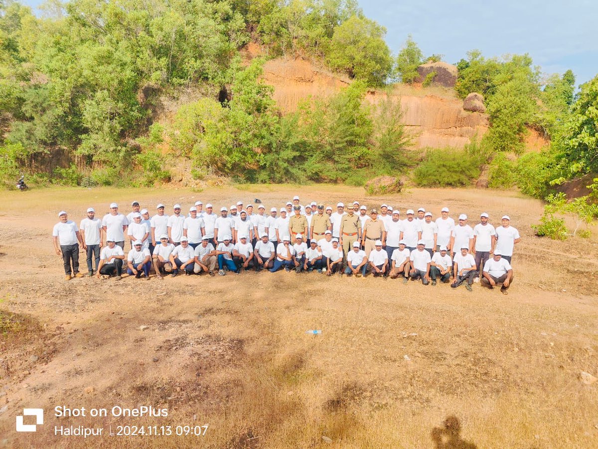 spkarwar's tweet photo. #ಉತ್ತರಕನ್ನಡ ಜಿಲ್ಲೆಯ ಭಟ್ಕಳ ಉಪವಿಭಾಗದ ಆಯ್ದ ನಾಗರಿಕರಿಗೆ, ಹೊನ್ನಾವರದ ಕರ್ಕಿ ಫೈರಿಂಗ್ ರೇಂಜ್ ನಲ್ಲಿ ಬಂದೂಕು ತರಬೇತಿ ನಡೆಸಲಾಯಿತು.@DgpKarnataka @Rangepol_WR @KarnatakaCops #uttarakannadapolice #UttaraKannada #Police #weapontraining https://t.co/5G9xm50TXU