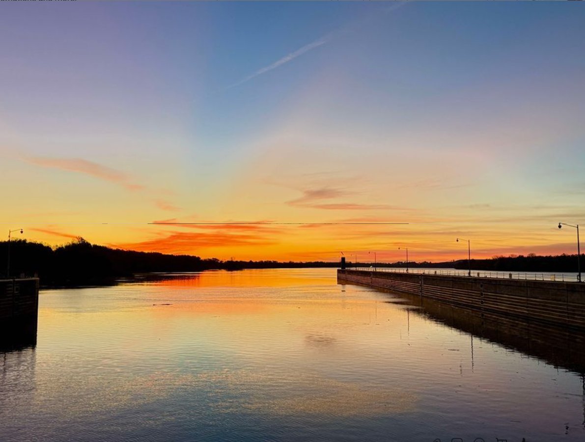 Photo of the week!

A stunning sunrise over John T. Myers Locks and Dam in Mt. Vernon, Indiana.

📸 Brandon Siegert
