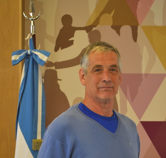 SORPRESIVAMENTE RENUNCIÓ A SU BANCA EL CONCEJAL TOMÁS HERCIGONJA
barilochedigital.com/sorpresivament…