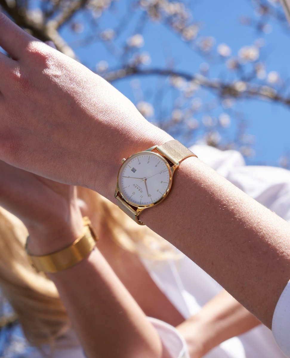 Chia Lille Gold:With a refined 34mm case in luxurious gold tone, this piece is as durable as it is stylish, crafted from corrosion-resistant stainless steel and featuring an easy-switch mesh bracelet.