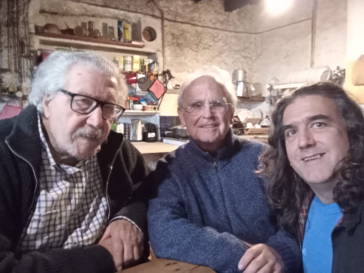 Jordi Panyella C. (@jordipanye) on Twitter photo Quin matí a Can Joanet amb dos dels grans del país! #PepSalsetes i <a href="/AgustiCor/">Agustí Corominas</a>
Estigueu atentes que venen #novetats a <a href="/pol_lenedicions/">pol·len edicions</a> #20N
#Unpaisalacassola Quin matí a Can Joanet amb dos dels grans del país! #PepSalsetes i <a href="/AgustiCor/">Agustí Corominas</a>
Estigueu atentes que venen #novetats a <a href="/pol_lenedicions/">pol·len edicions</a> #20N
#Unpaisalacassola