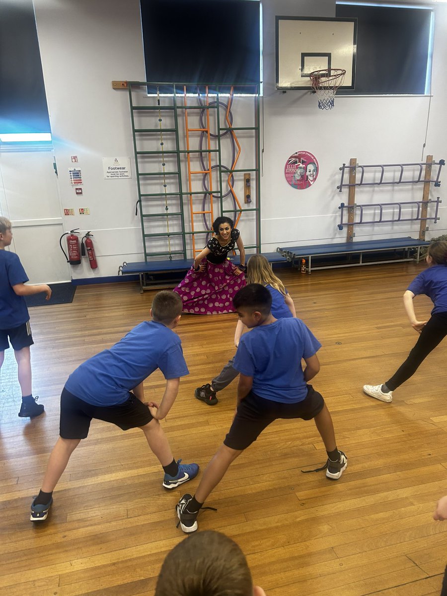 All classes across the school have enjoyed a Diwali dance workshop today!